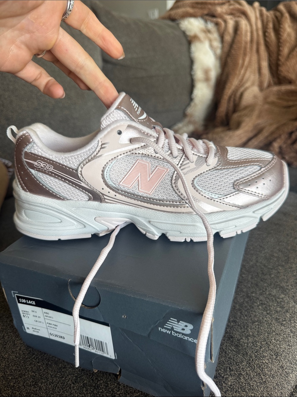 New Balance Kids 530 Sneaker in Pink and Champagne